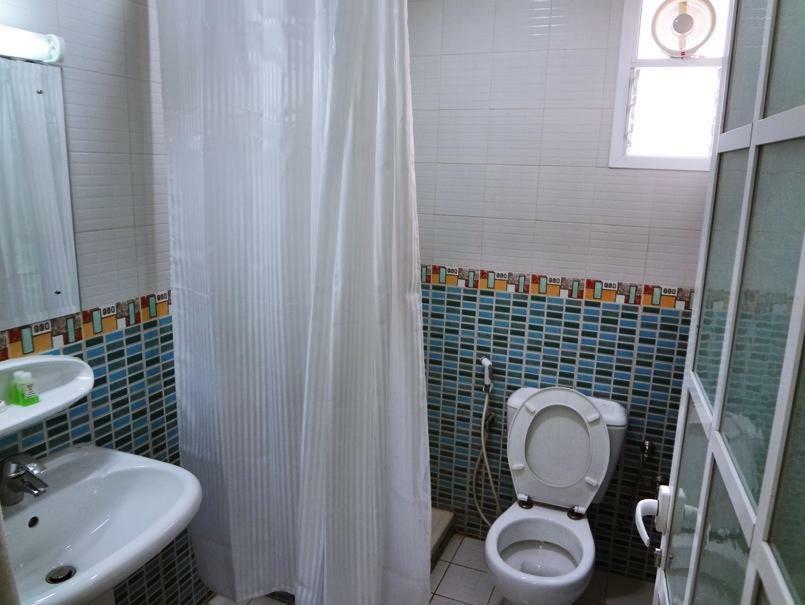 Plaza Hotel Muskat Bagian luar foto