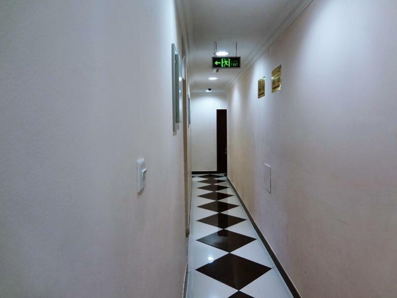 Plaza Hotel Muskat Bagian luar foto