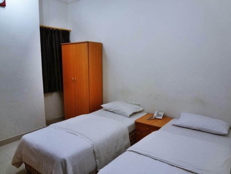 Plaza Hotel Muskat Bagian luar foto