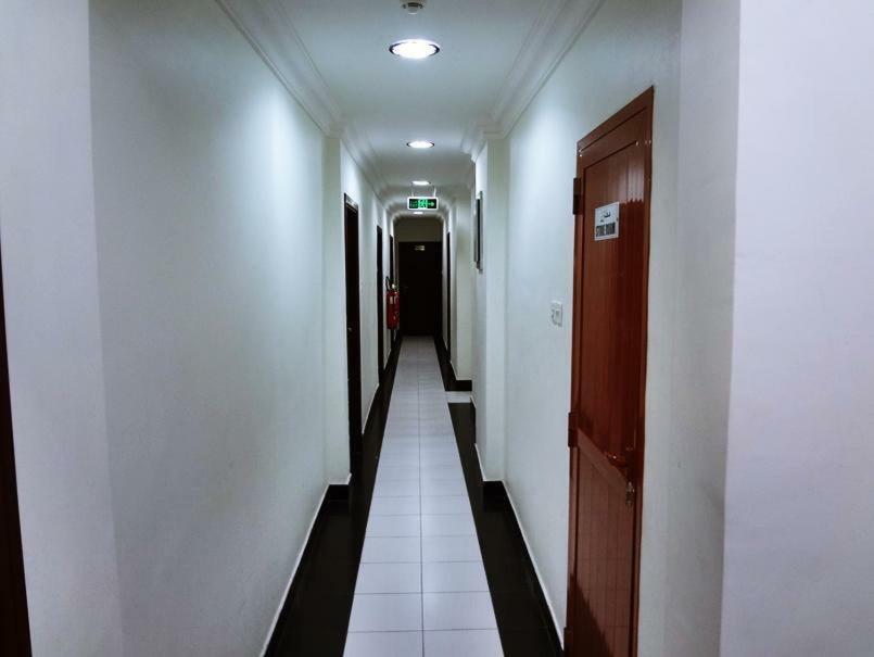 Plaza Hotel Muskat Bagian luar foto